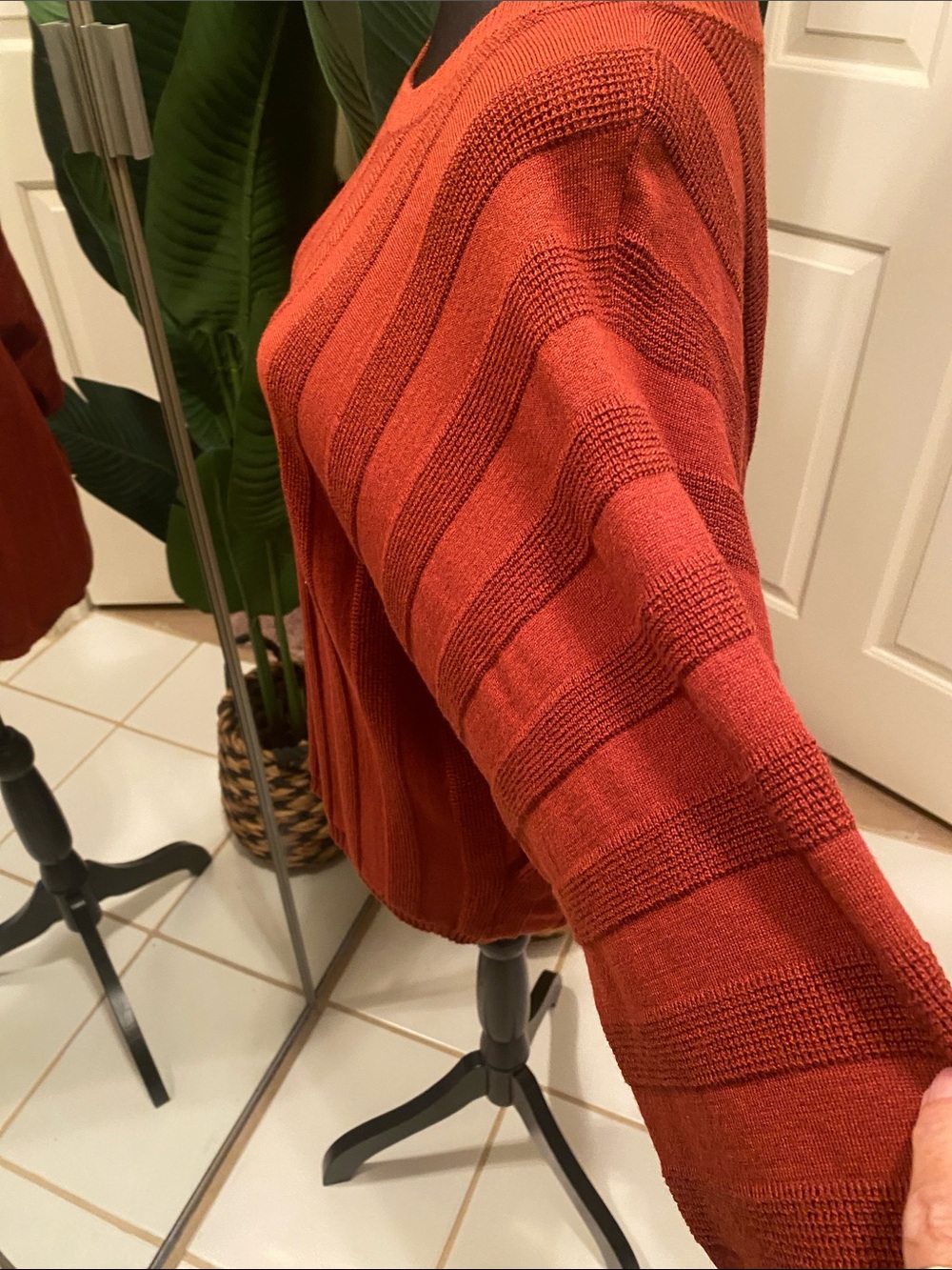Cyrus Rust Ribbed Scoop Neck Pullover - Picture 4 of 5